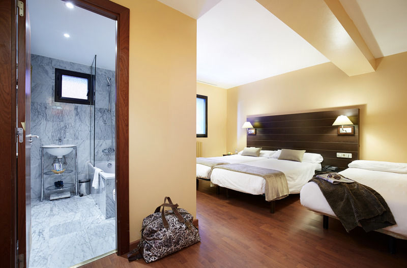 Hotel Caribou Pas De La Casa Bagian luar foto